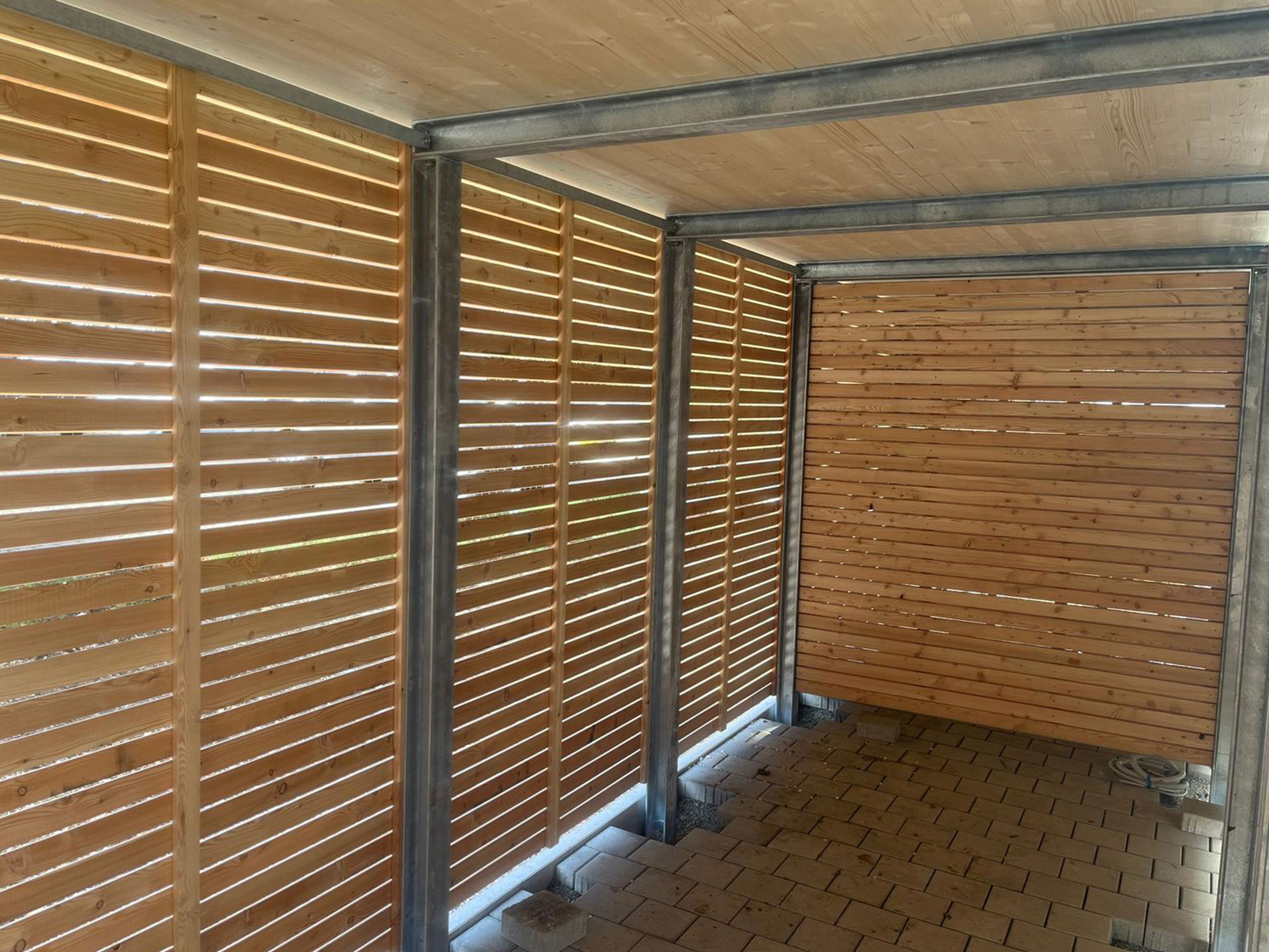 Referenzbild Mülltonneneinhausung